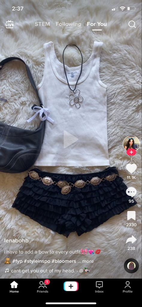 Gold Rave Outfit, Indie Concert Outfit, Hard Summer Festival Outfit, Hard Summer Festival, Rave Fits, Fancy Fits, Festival Inspo, Festival Outfits Rave, Summer Festival Outfit