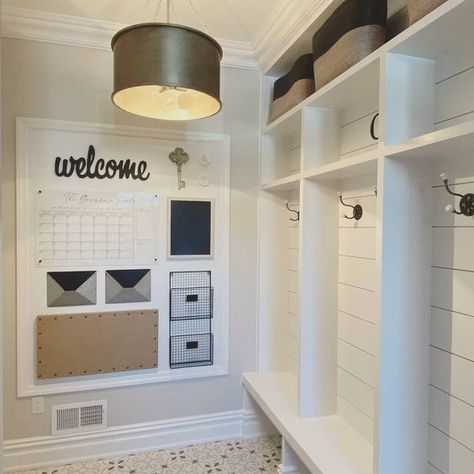 Kids Mudroom, Diy Mudroom Ideas, Family Command Center Wall, Small Mudroom Ideas, Mudroom Remodel, Home Command Center, Mudroom Makeover, Mudroom Bench Ideas, Diy Mudroom