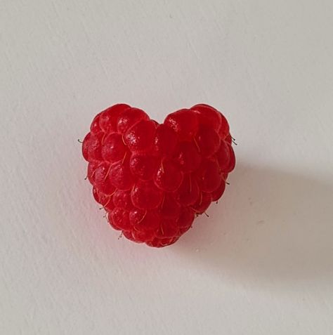 Aesthetic Raspberries, Heart Shaped Aesthetic, Heart Shape Aesthetic, Raspberries Aesthetic, Aesthetic Raspberry, Raspberry Aesthetic, Berries Aesthetic, Heart Shaped Fruit, Berry Aesthetic