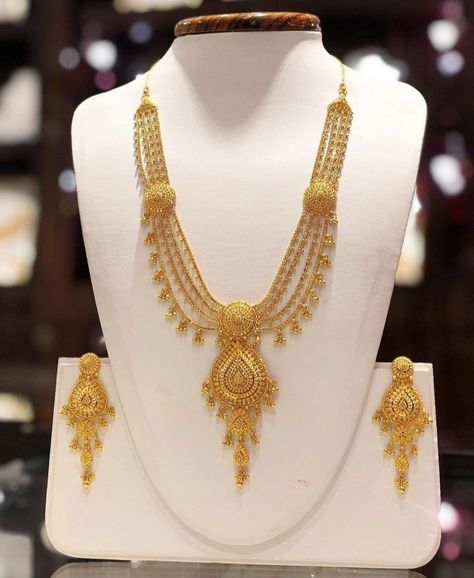 Old Style Gold Jewellery Indian, Gold Necklace Set Long, Gold Pendent Set Indian, Long Sets Gold Jewellery, Indian Gold Necklace Designs, Wedding Jewellery Designs, Long Gold Necklace, Unique Gold Jewelry Designs, Delicate Gold Jewelry