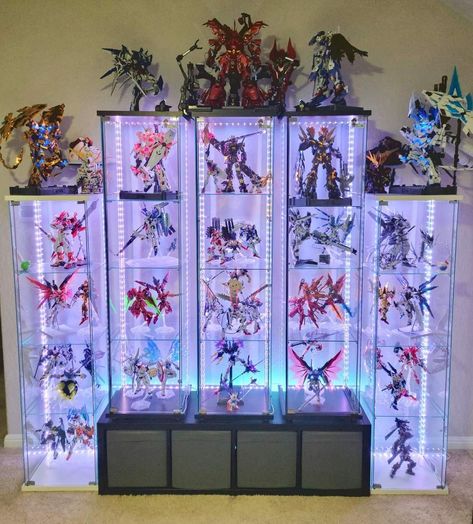 Action Figure Shelf Display, Gundam Figure Display, Figurine Organization, Figure Shelf Display, Figure Collection Display, Anime Figures Collection Display, Gunpla Display, Figurine Display Ideas, Gundam Display