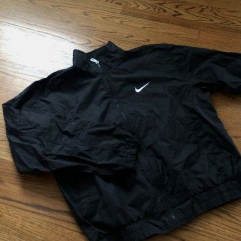 Nike Windbreaker Outfit, Photographie Indie, Nike Air Max 2015, Cozy Things, Sport Jacket Men, Black Windbreaker, Women Nike, Nike Windbreaker, Shoe Nike