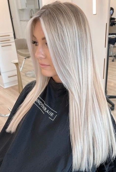 Bleach Hair Ideas, Diy Bleach, Bleach Hair, Blonde Hair Goals, Beach Hairstyles For Short Hair, Blonde Hair With Roots, Ice Blonde Hair, Perfect Blonde Hair, Bright Blonde Hair