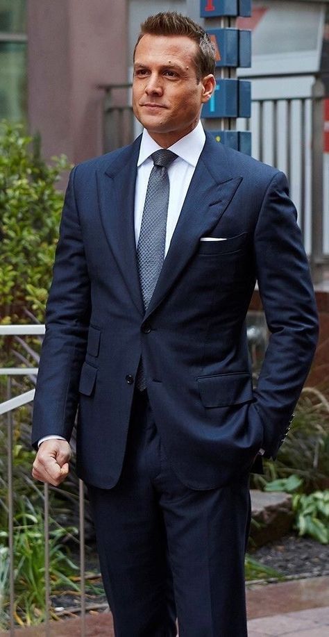 James Bond Outfits, Bond Outfits, Suits Harvey, Harvey Specter Suits, Metrosexual Men Fashion, Formal Attire For Men, Boots Outfit Men, Mens Dress Outfits, Blue Suits