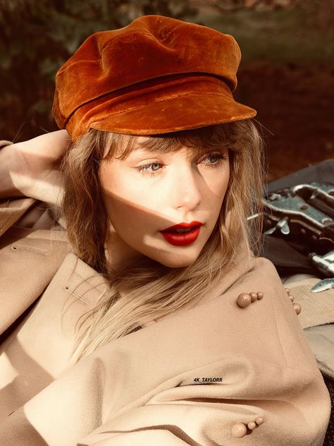 Taylor Swift in 4k on Twitter: "… " Taylor Swift Red Album, Red Taylors Version, Ts Albums, Taylor Swift Photoshoot, Red Taylor Swift, Red Tv, Taylor Swift Albums, Loving Him Was Red, Red Era