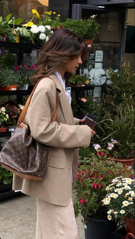 Louis Vuitton Noe Bag, Louis Vuitton Bag Outfit, Louis Vuitton Outfit, High Value Woman, Trending Reels, Business Outfits Women, Jane Birkin, Old Money Style, Mode Inspo