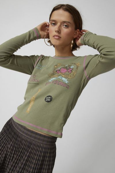 Destination baby tee with vintage-inspired graphics printed at the front. Cropped to the waist and cut in a slim-fitting silhouette with a crew neckline. Topped with contrast stitching throughout. Only available at Urban Outfitters. Features California baby tee Long sleeves Cropped fit Crew neckline UO exclusive Content + Care 100% Cotton Machine wash Imported Size + Fit Model in Green is 5’11" and wearing size Medium Measurements taken from size Medium Chest: 34" Length: 21" | Club California L Long Sleeve Baby Tee, California Baby, Green Fits, Media Chest, Contrast Stitch, Baby Tee, Things To Buy, Infant Tees, Everyday Outfits