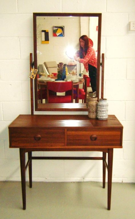 MCM entry vanity table Mcm Vanity, Mid Century Desk, Entry Table, Vanity Table, Mid Century Furniture, Room Inspiration, Home Accents, Love This, Vanity