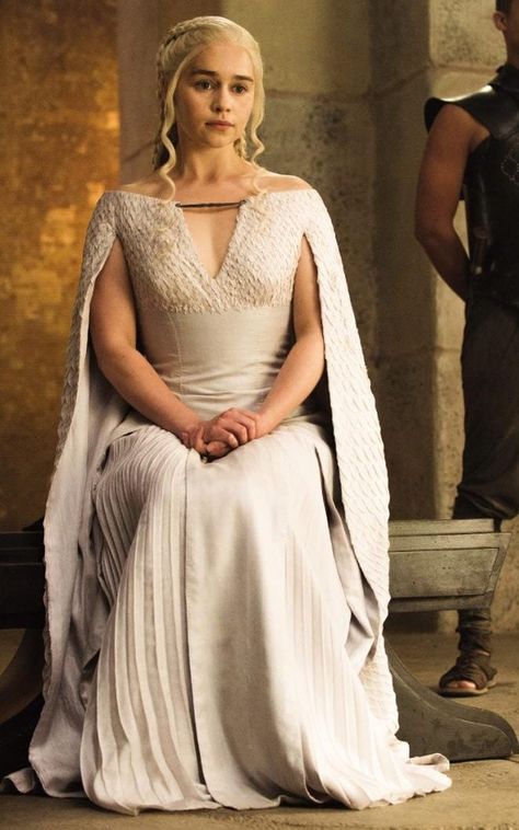 Daenerys Targaryen Outfits, Daenerys Targaryen Dress, The Mother Of Dragons, Game Of Thrones Costumes, Game Of Throne Daenerys, Targaryen Aesthetic, Gra O Tron, Fashion Curvy, Curvy Swimwear