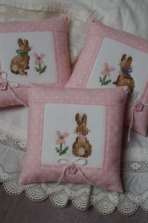 Spring decoration Pretty Pillows, Bantal Sofa, Spring Decoration, Cross Stitch Pillow, Spring Easter Crafts, Easter Embroidery, Cross Stitch Finishing, Easter Cross, Sewing Pillows