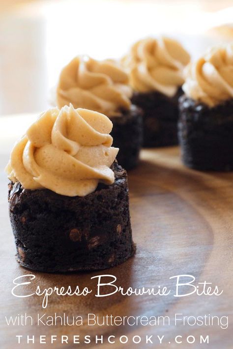 Espresso Brownie Bites, Christmas Buttercream, Holiday Cookies Recipes, Boozy Food, Dessert For A Crowd, Brownies Fudgy, Cookie Dough Cake, Pan Cooking, Natural Recipes