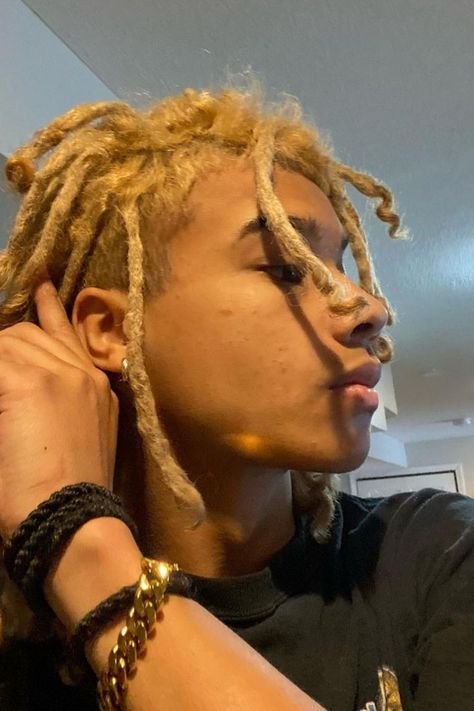 Bleached Hair Men, Dreadlocks Men, Blonde Dreadlocks, Blonde Dreads, Men Hair Color, Photographie Portrait Inspiration, Dread Hairstyles, The Ruins, Cornrow Hairstyles