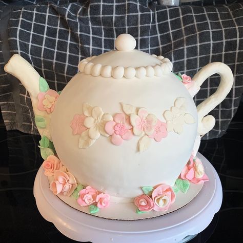 teapot cake Yea Party Cake Ideas, Tea Pot Birthday Cake, Teapot Birthday Cake, Teapot Cake Ideas, Is It Cake Or Real, Tea Party Theme Cake, Tea Party Birthday Cake, Tea Party Cakes, Teapot Cakes