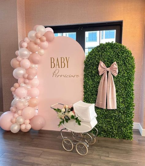 Gender Neutral Reveal Ideas, Green And Pink Gender Reveal Ideas, Boujee Baby Shower Ideas, Floral Balloon Arch, Baby Shower Photo Backdrop, Gender Reveal Party Ideas, Reveal Party Ideas, Shower Flowers, Deco Ballon