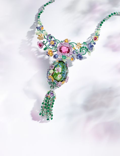 Fabergé Secret Garden Necklace #Fabergé #SecretGarden #necklace #gemstones Faberge Jewelry, Color Caramelo, Couture Jewelry, Schmuck Design, High Jewelry, Jewelry Creation, Bling Jewelry, Lalique, Secret Garden