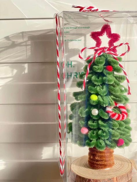 Christmas Tree Pipe Cleaner, Pipe Cleaner Christmas Tree, Pipe Cleaner Christmas, Diy Bouquet Wrap, Luxury Flower Bouquets, Flower Bouquet Diy, Diy Pipe, Diy Gift Set, Pipe Cleaner Crafts