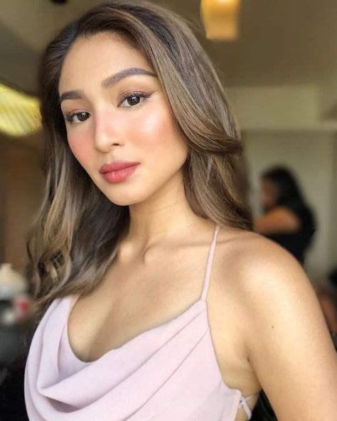 25 Gorgeous Hair Colors For Morena Skin | Hairdo Hairstyle Hair Color For Morena Skin, Hair Color For Morena, Copper Brown Hair Color, Golden Brown Hair Color, Chocolate Brown Hair Color, Nadine Lustre, Gorgeous Hair Color, Brown Hair Balayage, Hair Color Pink