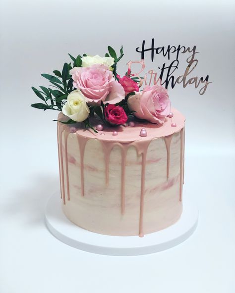 Birthday Cake For Men And Women Together, Cake 60 Years Woman, 50th Birthday Cake For Women Simple, Cake For 85 Year Old Woman, Cake Ideas For Moms Birthday, Female 80th Birthday Cake, 40th Birthday Cakes Women, Rose Gold 80th Birthday Cake, 40th Bday Cake For Women