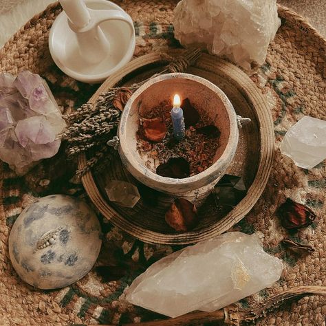 Join me in a transformative ritual on the new moon in Aquarius on the 9th February. Where I will lead you through a step-by-step process to release your old self and fully embrace your unique self. The best part is that you can easily perform this ritual from the comfort of your own home with just a few tools. My life is all bout rituals with the power of banishing and manifesting for a magical life. See on my store now for details! Ritual Aesthetic, New Moon In Aquarius, Moon Energy, Moon In Aquarius, Golden Shadow, Magical Life, New Moon, Own Home, Join Me