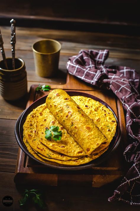 Besan Masala Roti Masala Roti, Vegetable Board, Paratha Roti, Punjabi Cuisine, Summer Sandwiches, Indian Veg Recipes, Paleo Dishes, Roti Recipe, Bread Alternatives