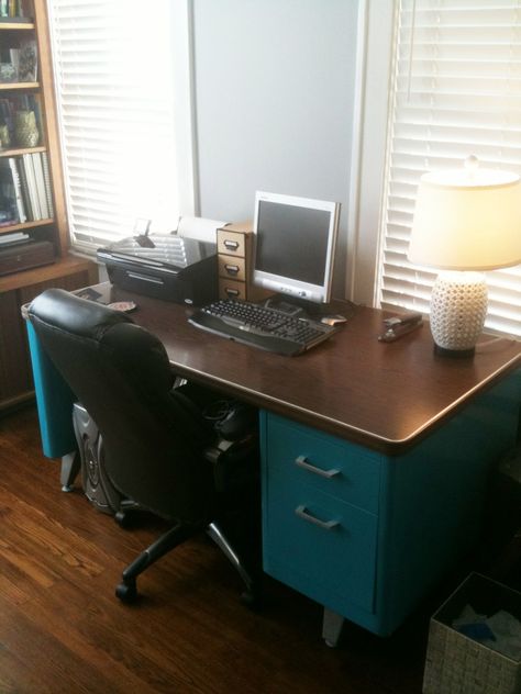 Katherine Paige Creates: vintage steel tanker desk…completed 50s Desk, Vintage Steel Desk, Metal Desk Makeover, Metal Office Desk, Desk Makeover Diy, Desk Redo, Tanker Desk, Vintage Metal Desk, Steel Desk