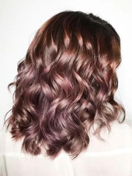 Chocolate Mauve: The Brunette Version of Rose Gold Chocolate Mauve Hair, Mauve Hair, Trendy We Fryzurach, Gold Hair Colors, Hair Color Rose Gold, Hair Color Chocolate, Fall Hair Color Trends, Luscious Hair, Rose Gold Hair