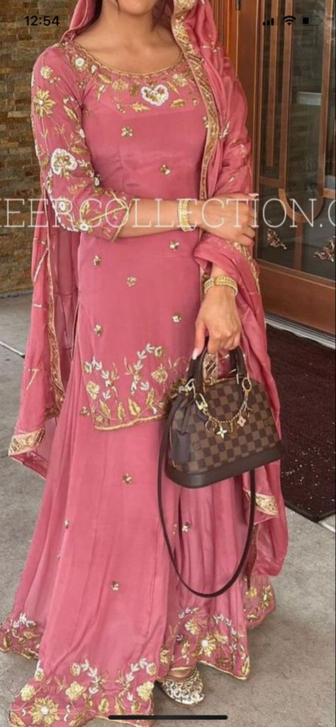 Embroidery Suits Punjabi Party Wear, Printed Frocks For Women, Frock Suit Ideas, Punjabi Wedding Suit, Designer Suits For Wedding, Punjabi Dress Design, Patiala Suit Designs, Punjabi Suits Designer Boutique, Abaya Design