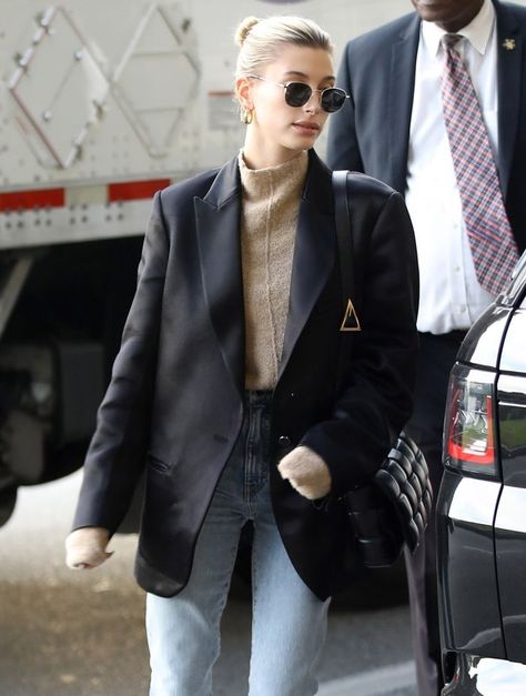 Hailey Bieber's Favorite Sunglasses Sunglasses Hailey Bieber, Sunglasses Celebrities, Vintage Fashion Trends, Winter Sunglasses, Popular Sunglasses, Off White Blazer, Celebrity Sunglasses, Ol Fashion, Celine Sunglasses