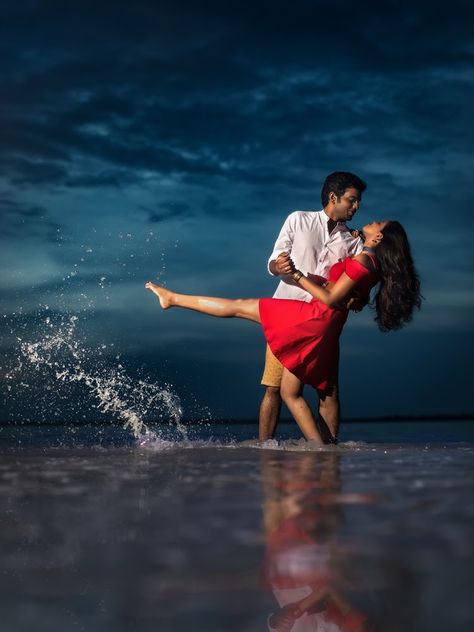 Love Story Shot - Bride and Groom in a Nice Outfits. Best Locations WeddingNet #weddingnet #indianwedding #lovestory #photoshoot #inspiration #couple #love  #destination #location #lovely #places  FOLLOW OUR INSTAGRAM @WEDDINGNET Wedding Photoshoot Beach, Shades Pictures, Pre Wedding Photoshoot Beach, Pre Wedding Photoshoot Props, Art Couples, Couple Shoots, Pre Wedding Photoshoot Outfit, Photoshoot Beach, Wedding Photoshoot Props