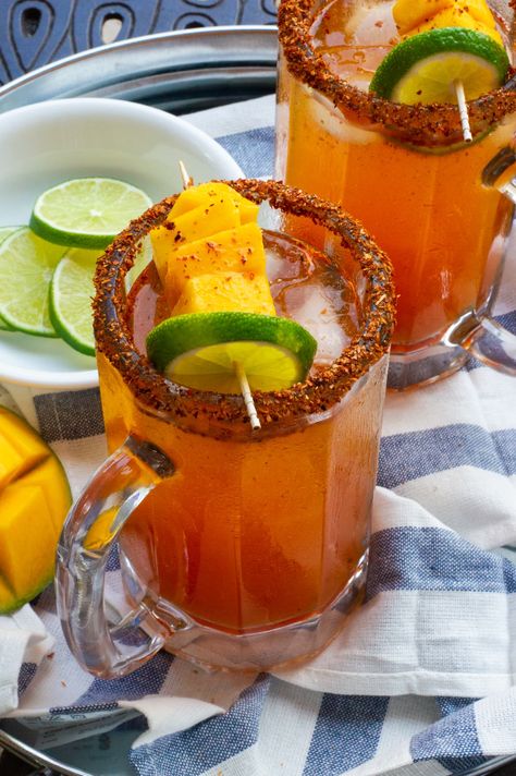 Sweet And Spicy Cocktail, Michelada Recipe, Recipe Mango, Spicy Cocktail, Buffalo Chicken Sandwiches, Batch Cocktails, Mexican Drinks, Michelada, Cookout Food