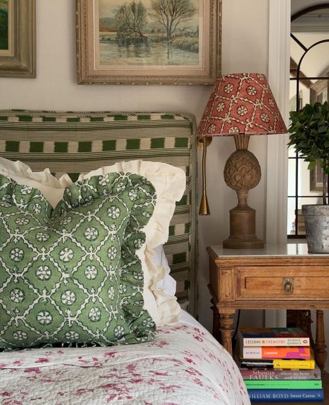 English Country Apartment, Gender Neutral Guest Bedroom, Sage Green Walls Bedroom, Green Walls Bedroom, Country Apartment, Neutral Guest Bedroom, Dream House Country, Royal Interior, Nancy Myers