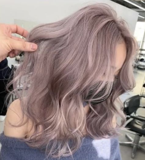 Light Ash Purple Hair, Lavender Tinted Hair, Pretty Outfits Korean Fashion, Ash Blonde Lavender Hair, Died Hairstyles Hair Dye Blonde, Asian Hair Dye Ideas Colour, Light Purple Blonde Hair, Pink Beige Hair Color, Light Pink Purple Hair