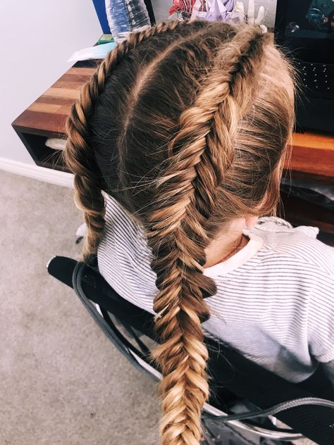 Fishtail Braid From Top Of Head, Dutch Braid Into Bubble Braid, Fish Tale Braids, Fishtail Dutch Braid, Hard Hairstyles, Fish Braids, Fishbone Hairstyle, Track Hair, Dutch Fishtail