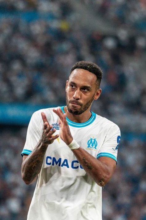 Pierre-Emerick Aubameyang Family: Parents, Brother And Wife Pierre Aubameyang, Velodrome Marseille, Left Winger, Pierre Emerick Aubameyang, Chill Wallpaper, Pierre-emerick Aubameyang, Family Of Five, Professional Soccer, Robert Lewandowski