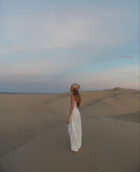 White Sand Dunes New Mexico Photoshoot, Dune Photoshoot Ideas, Sand Dunes Photoshoot Outfits, Desert Inspo Pics, Desert Pose Ideas, Summer Desert Outfits, Morocco Photo Ideas, Egypt Picture Ideas, Egypt Instagram Pictures