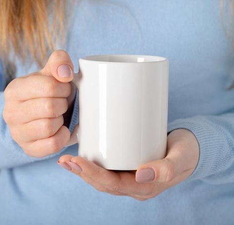 Mug Logo Design, Mug Mockup Free, Christian Background Images, Gold Stationery, Design Mockup Free, Blurred Background Photography, Paper Coffee Cup, Tea And Books, Mug Mockup