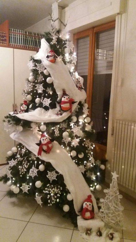 Penguin Christmas tree Christmas Tree Decorated, Snowman Christmas Decorations, Black Christmas Trees, Unique Christmas Trees, Christmas Tree Inspiration, Cool Christmas Trees, Christmas Cookies Decorated, Christmas Tree Ideas, Christmas Penguin