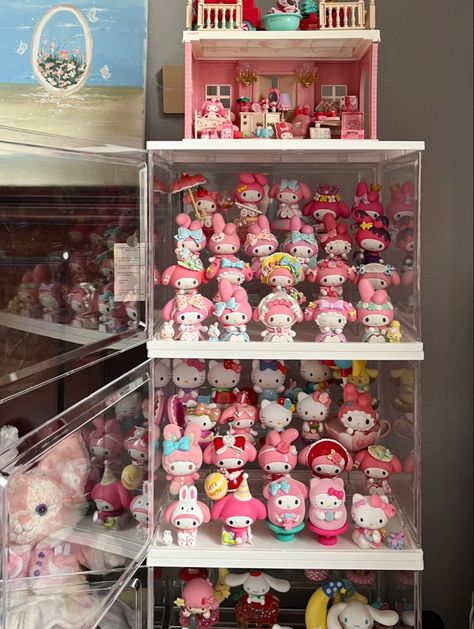 Sanrio Collection Room, Sanrio Collection Display, Sanrio Nendoroid, Miniso Sanrio Figures, My Melody Things, Sanrio Figurine, Figurine Display Ideas, Sanrio Room Decor, Sanrio Figures