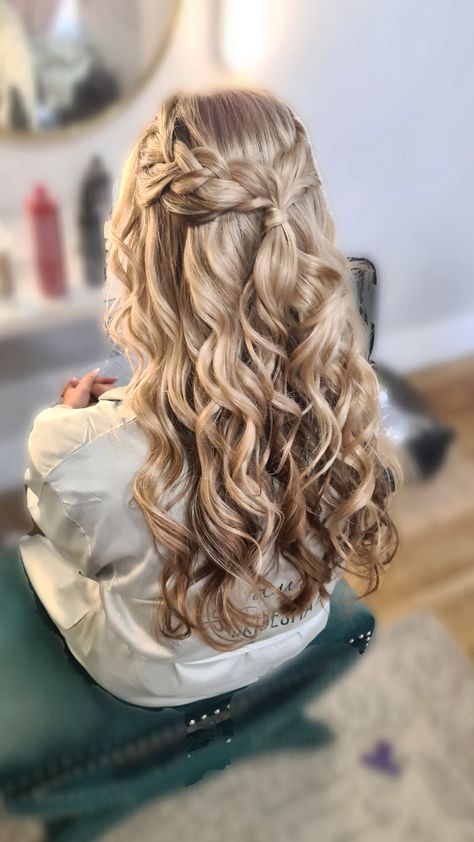 Grad Hairstyles, Curled Prom Hair, Curled Hair With Braid, Engagement Hair, Homecoming Hairstyle, Wedding Hair Plaits, Half Up Curls, Bridemaids Hairstyles, Cute Prom Hairstyles