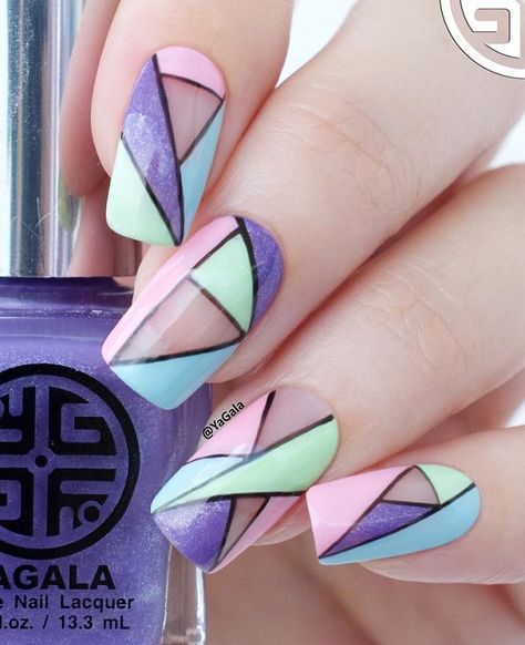 Geometric designs and nail art are a perfect combination. Improvise geometric shapes with different colors. Enhance edges with black nail color. Aqua Nails, Simple Spring Nails, Nail Art Stripes, Art Deco Nails, Geometric Nail Art, Geometric Nail, White Nail Polish, Striped Nails, Pretty Nail Art