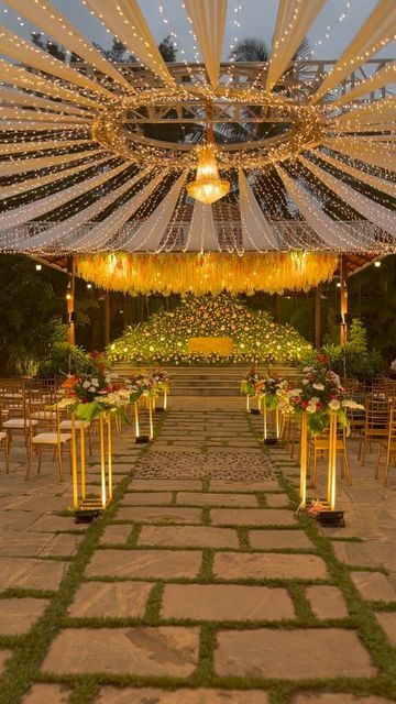 Unique Wedding Event Ideas, Engagement Decoration Outdoor, Rustic Stage Decor, Engagement Ideas Indian Decoration, Wedding Tent Outdoor, Indian Wedding Tent Decorations, Outdoor Engagement Ideas, Engagement Decor Outdoor, Reception Outdoor Decor