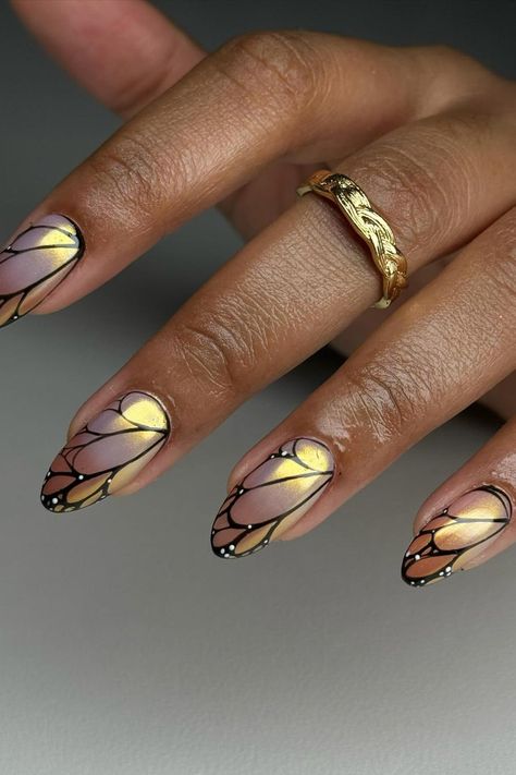 Step into spring with these mesmerizing butterfly-inspired nails featuring a stunning gold chrome ombre! The delicate butterfly wing design adds a touch of cuteness to the soft pastel yellow and blush tones. When the light hits the chrome finish, prepare to be dazzled by a mesmerizing display of vibrant reflections. These nails may be doing the most, but they definitely steal the show! // Photo Credit: Instagram @v.nailedit_ Chrome Nail Art, Chrome Nails Designs, Graduation Nails, Green Nail Designs, Blush Nails, Gradient Nails, Butterfly Nail, Cat Kuku, Yellow Nails