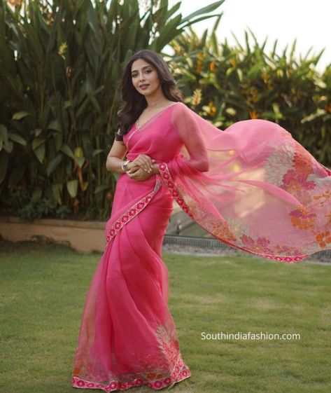 Pink Chiffon Saree, Aishwarya Lakshmi, Blouse Designs Saree, Aishwarya Lekshmi, Pink Organza Saree, Onam Outfits, Elegant Sarees, Floral Sarees, Simple Saree Designs