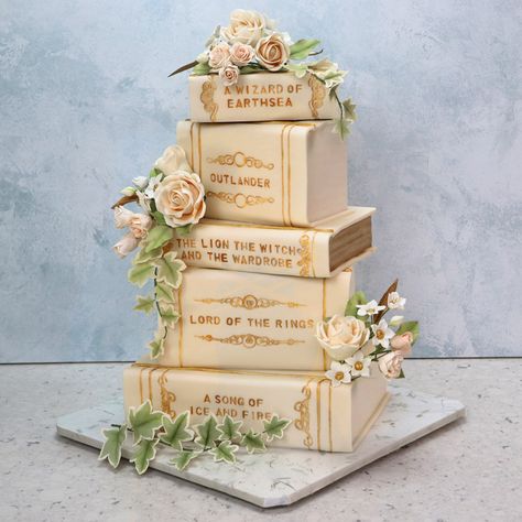 Book Inspired Cakes, Dolci Harry Potter, Bookish Wedding, Wedding Books, Cake Book, Book Themed Wedding, Book Cakes, Book Cake, Beautiful Wedding Cakes