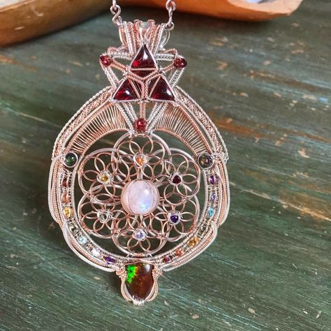 Heady wire wrap flower of life Heady Wire Wrap, Wire Wrap Flower, Wire Wrapped Stone Jewelry, Wire Wrap Jewelry Designs, Elven Jewelry, Wire Craft, Bijoux Fil Aluminium, Wire Pendants, Artistic Wire