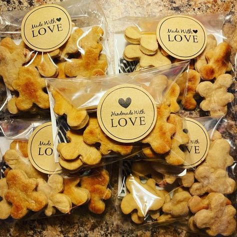 Homemade Dog Treats Packaging, How To Package Homemade Cookies, Dog Cookies Packaging, Dog Cookie Business, Packaging For Dog Treats, Homemade Dog Treat Packaging, Dog Treat Stand, Packaging Dog Treats, Dog Treats Packaging Ideas