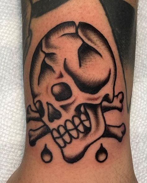 Jesse Smith on Instagram: "Fun small jam for @jayalvarezc . Thanks for the trust! Made @fudotattoochicago #chicagotattooartist #chicagotattooer #traditionaltattoo #traditionalartist #skulltattoo #skullandcrossbones #skullandbones #skull #blackwork #blackandgreytattoo #blackworktattoo" Traditional Skull And Crossbones Tattoo, Trad Skull Tattoo, Skull Crossbones Tattoo, Skull And Crossbones Tattoo, Traditional Skull Tattoo, Small Skull Tattoo, Traditional Skull, Bone Tattoos, Cross Bones