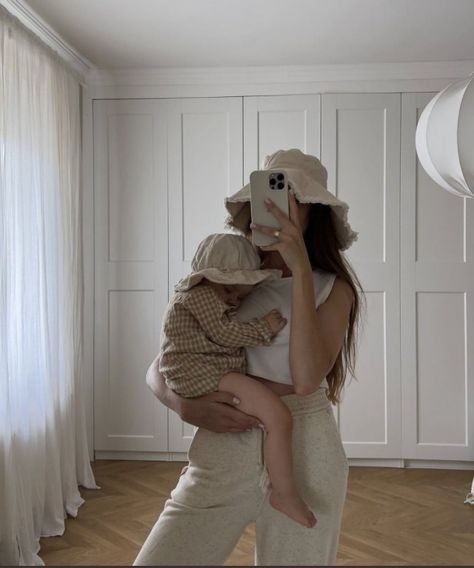 Mom And Baby Girl Aesthetic, Stay At Home Mum Aesthetic, Mom Style Aesthetic, Neutral Mom Aesthetic, Beige Mom Aesthetic, Worst Aesthetic, Mommy And Daughter Aesthetic, Beige Baby Aesthetic, Girl Mom Aesthetic