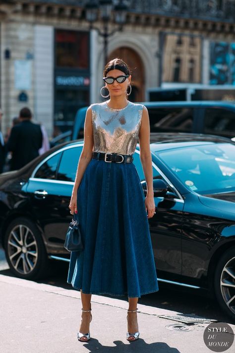 Giovanna Battaglia Engelbert by STYLEDUMONDE Street Style Fashion Photography20180702_48A5940 Giovanna Battaglia Engelbert, Giovanna Battaglia, Elegant Skirt, Winter Trends, Fashion Week Street Style, Street Chic, Skirt Outfits, Look Fashion, Denim Women