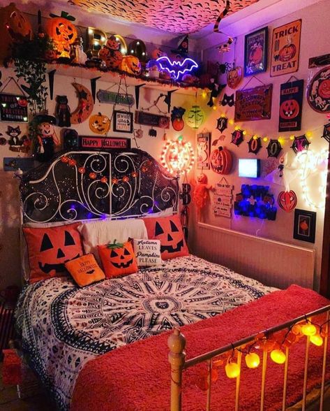 Halloween Bedroom Aesthetic, Halloween Bedroom Decor, Fall Room Decor, Halloween Room, Fall Bedroom Decor, Halloween Bedroom, Halloween Room Decor, Holiday Room, Diy Halloween Decor